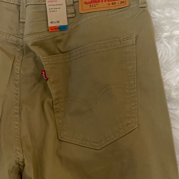 Levi's NWT Men’s 511 Slim Stretch All Seasons Tech Pants.
Size 40/30 - Picture 6 of 14